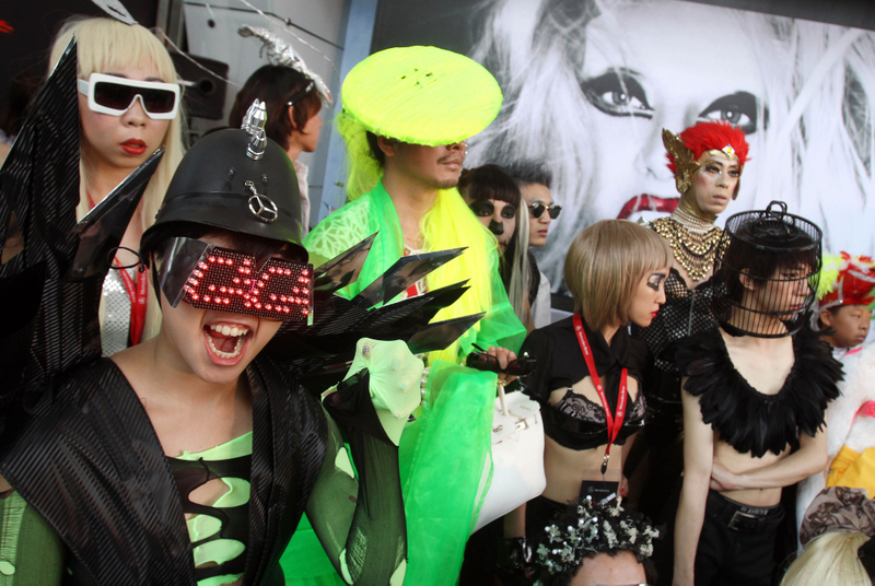 Illustration for article titled An entire Taiwanese city does Lady Gaga cosplay for "Lady Gaga Day"